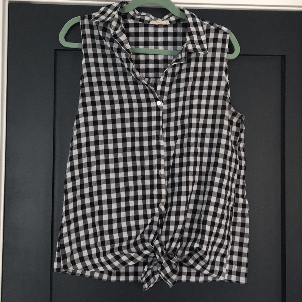 Black and White Gingham sleeveless collard shirt